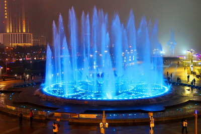 山东:游济南观喷泉,品当地特色美食