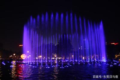 东莞清溪:夜光幻彩喷泉,吸引人们观赏