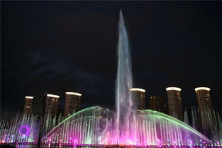 绚丽多姿音乐喷泉碧波荡漾的东河 美景相得益彰