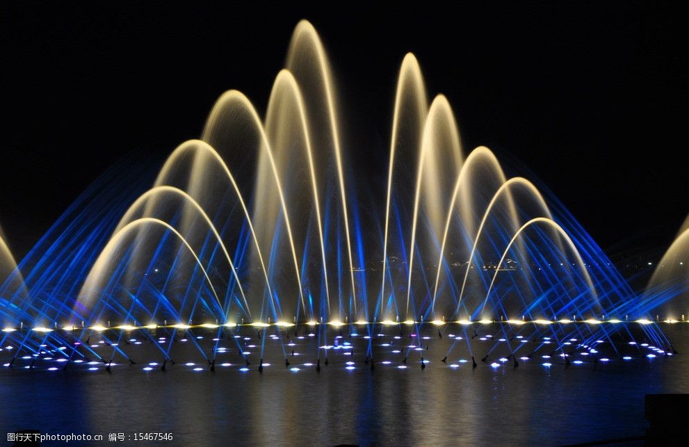 西湖音乐喷泉：光影与音符交织的视觉盛宴