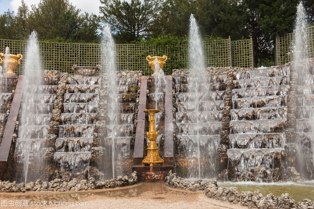 凡尔赛宫喷泉 公园中的欧洲古典艺术瑰宝